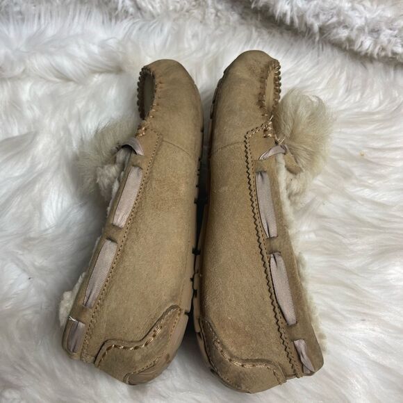 UGG Australia Dakota Pom Moccasins khaki size 9. - Picture 5 of 10